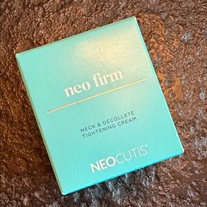Neocutis Neo Firm Neck & Décolleté Tightening Cream
